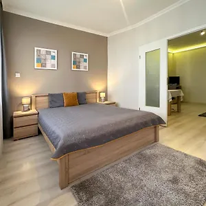 Asbóth Taylor Apartamento